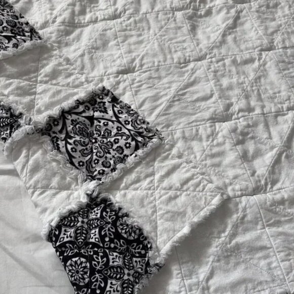 NWOT Handmade, black and white baby rag quilt - Picture 7 of 8